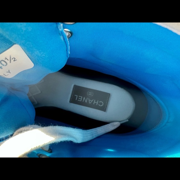 Chanel White/Fluo Blue CC sneakers - Picture 7 of 10